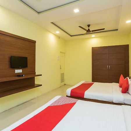 Oyo 17161 Hotel Mahalaxmi Ujjain Bagian luar foto