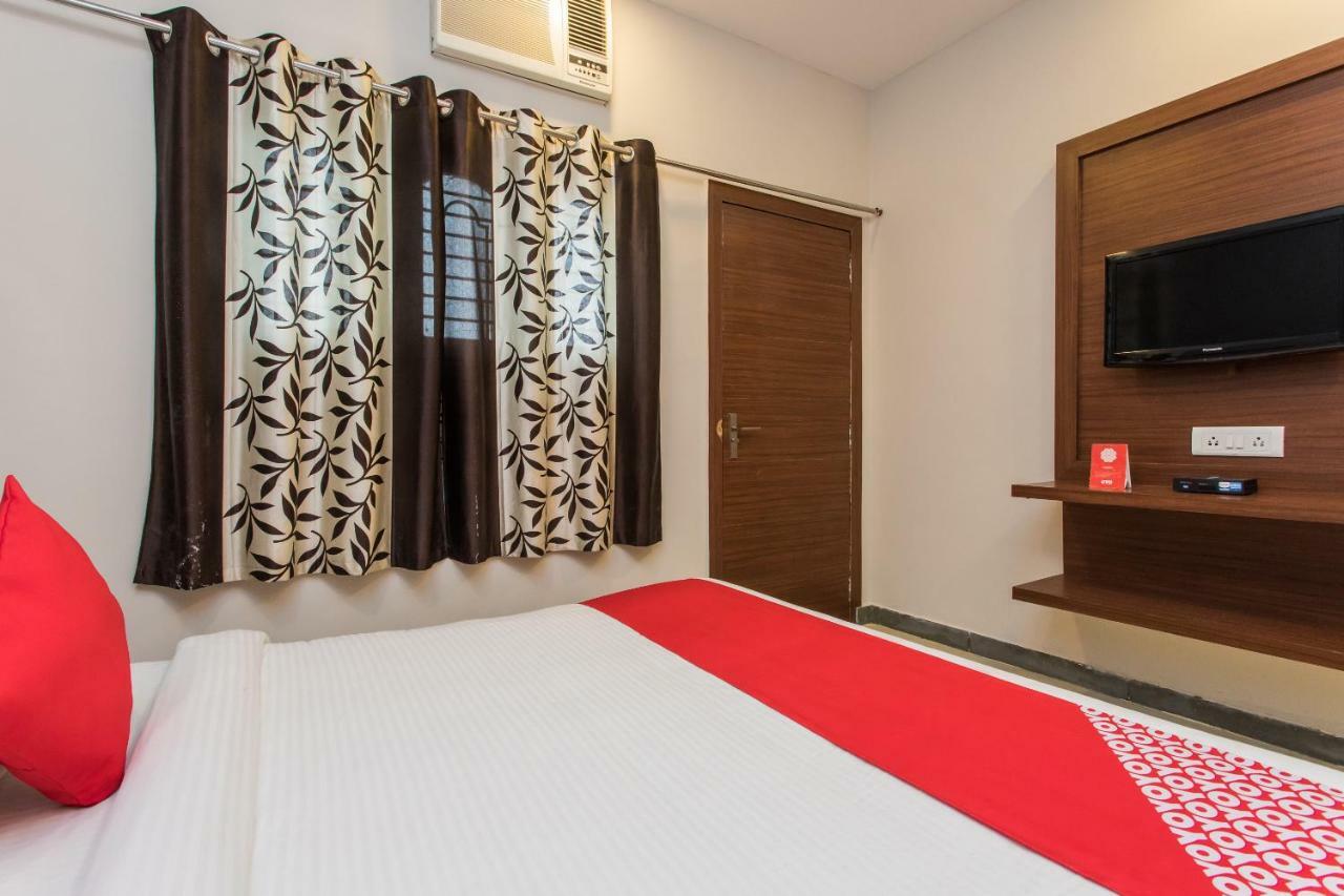 Oyo 17161 Hotel Mahalaxmi Ujjain Bagian luar foto