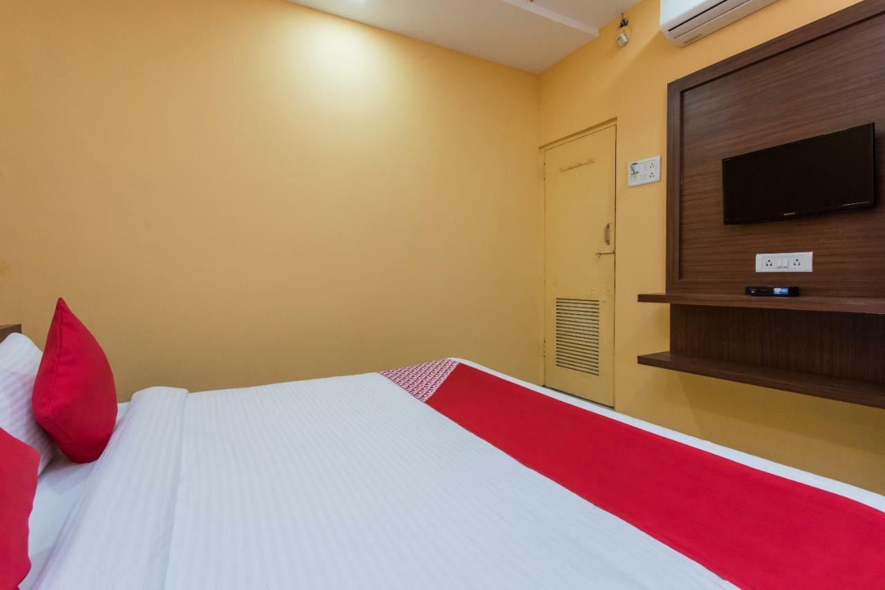 Oyo 17161 Hotel Mahalaxmi Ujjain Bagian luar foto