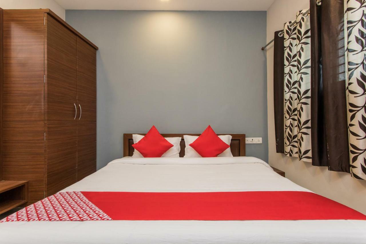 Oyo 17161 Hotel Mahalaxmi Ujjain Bagian luar foto