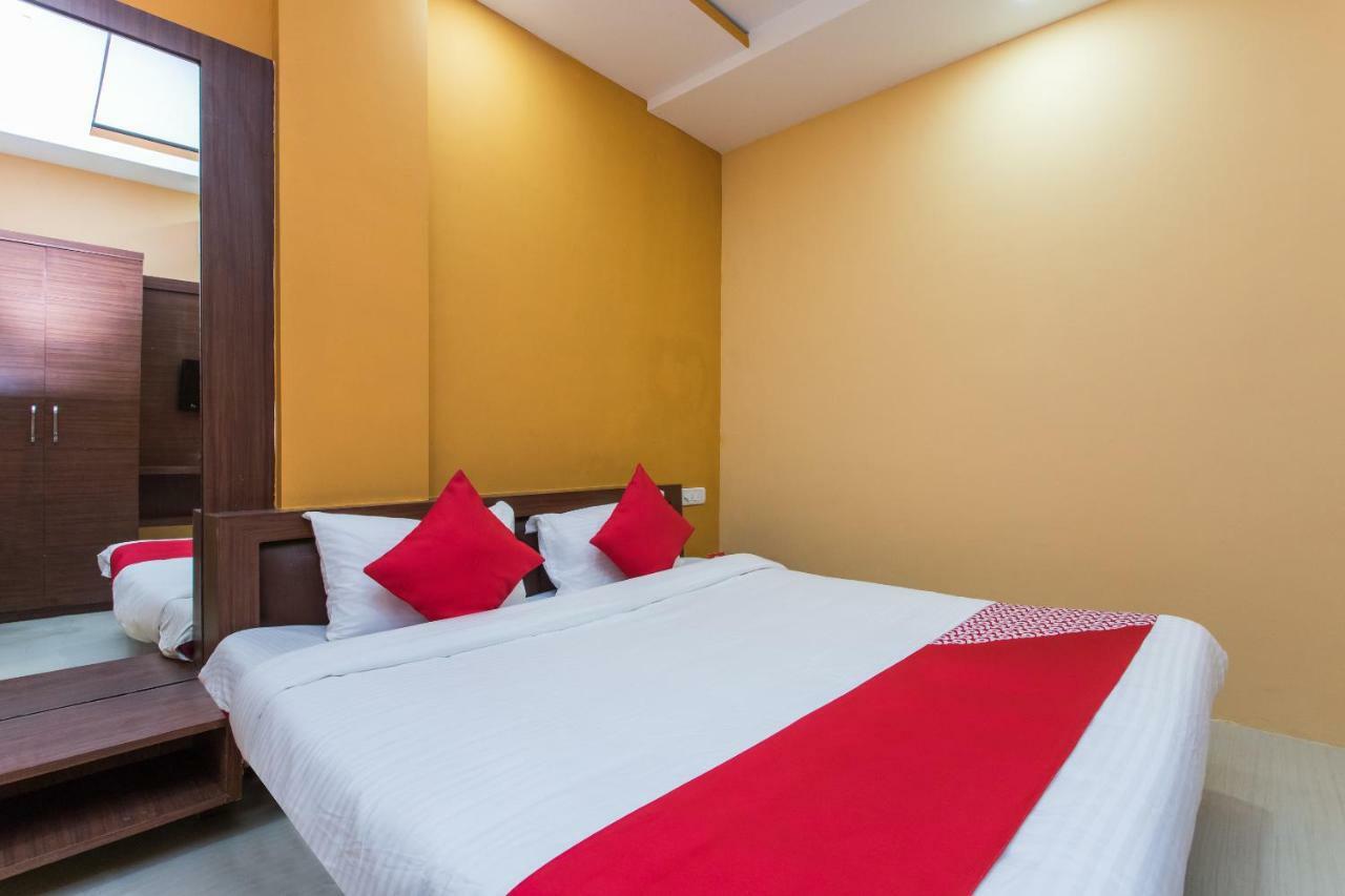 Oyo 17161 Hotel Mahalaxmi Ujjain Bagian luar foto