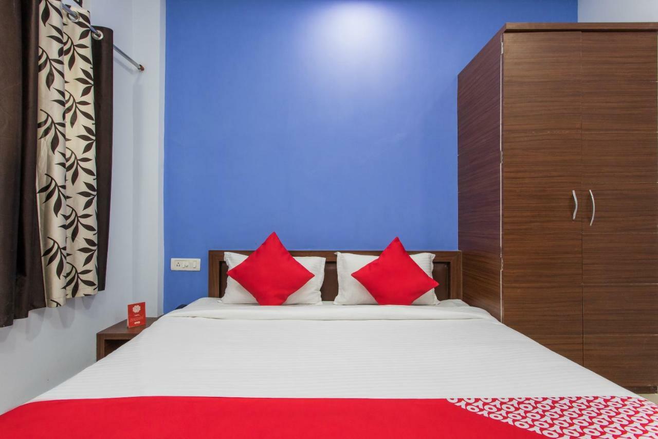 Oyo 17161 Hotel Mahalaxmi Ujjain Bagian luar foto